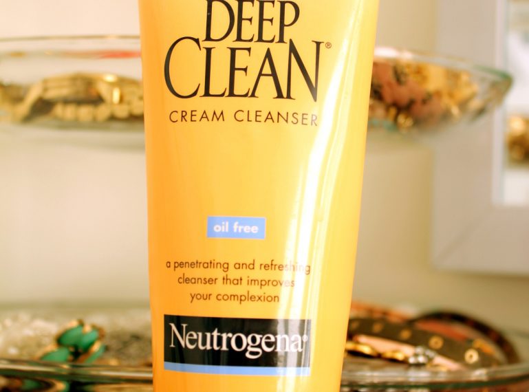 Oczyszczamy skórę z Neutrogeną. Jak działa Deep Clean Cream Cleanser?