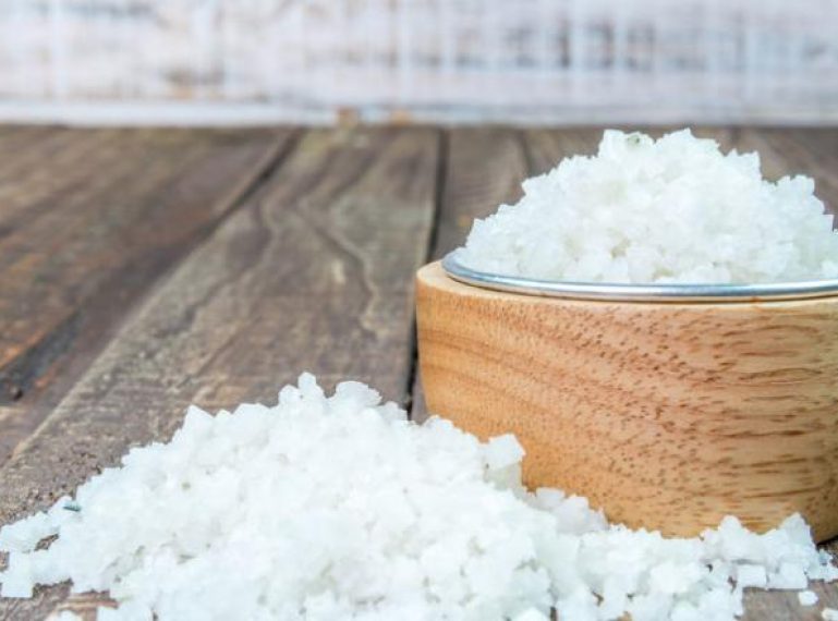 Sól epsom – właściwości i działanie kosmetyczne gorzkiej soli